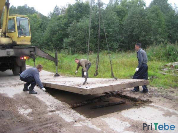 Демонтаж дорожных плит.