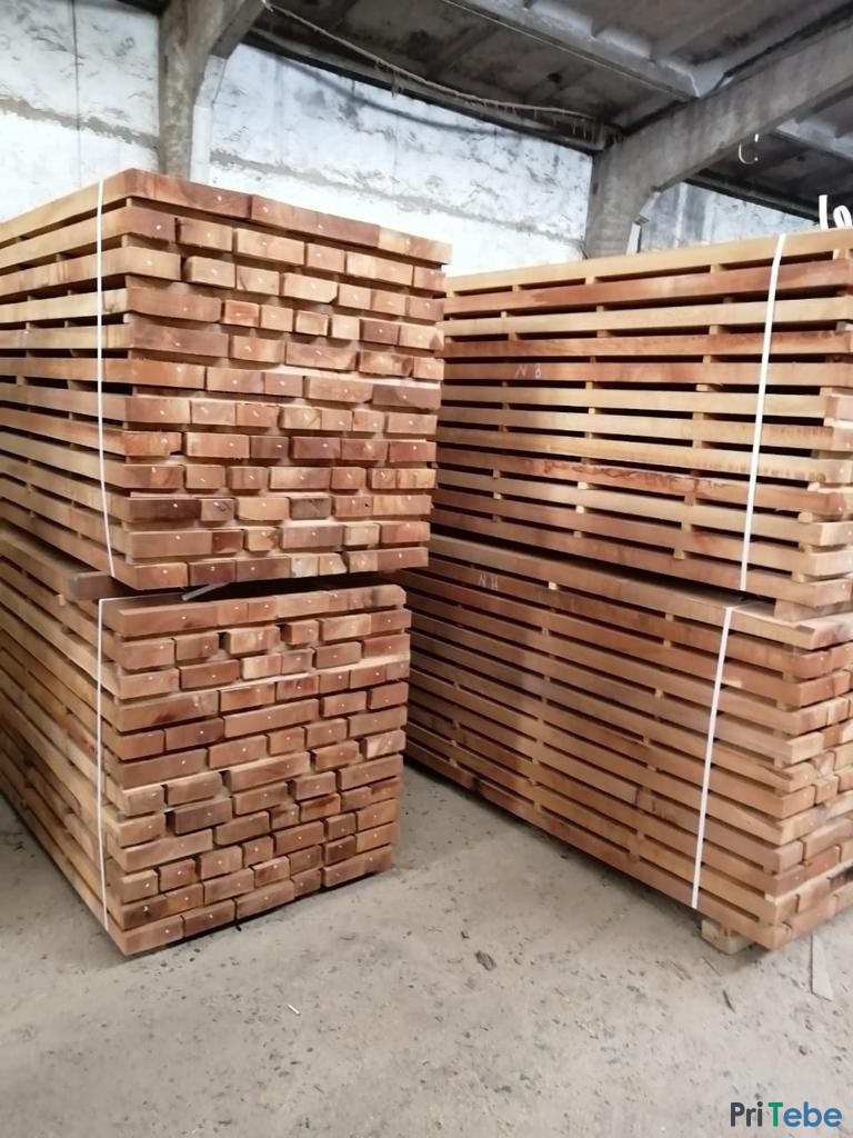 Пиломатериалы из дуба, бука, ясеня, клена, акации, карагача, липы.