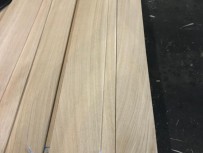 Шпон строганный из дуба, бука, ясеня, клена, карагача.